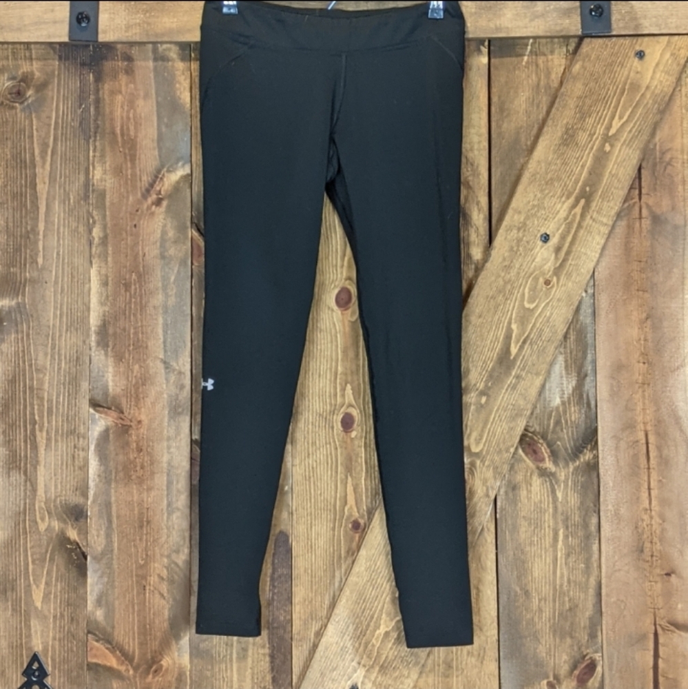 Under Armour black leggings